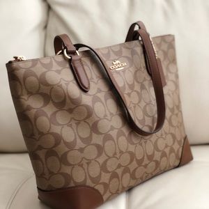 zip top tote in signature canvas